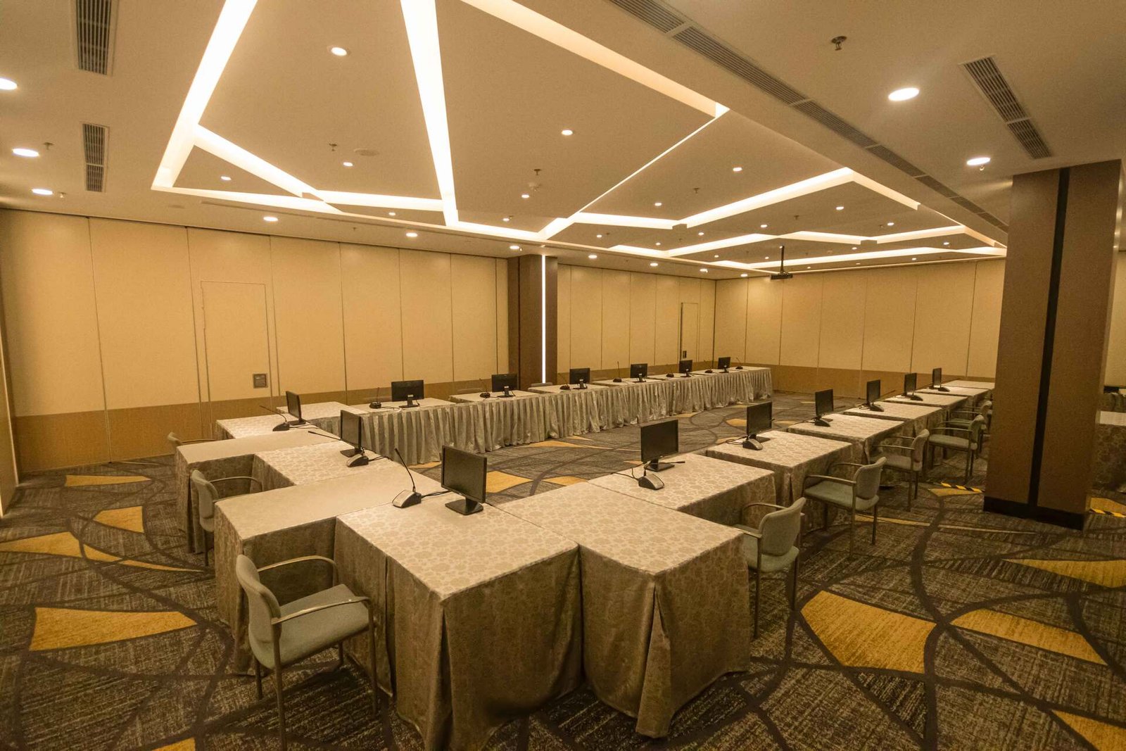 ar-rasyad-2ONpHUSKhd – Yayasan Shopping Complex